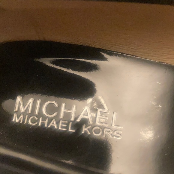 Michael Michael kors shiny black pump. - Picture 11 of 16